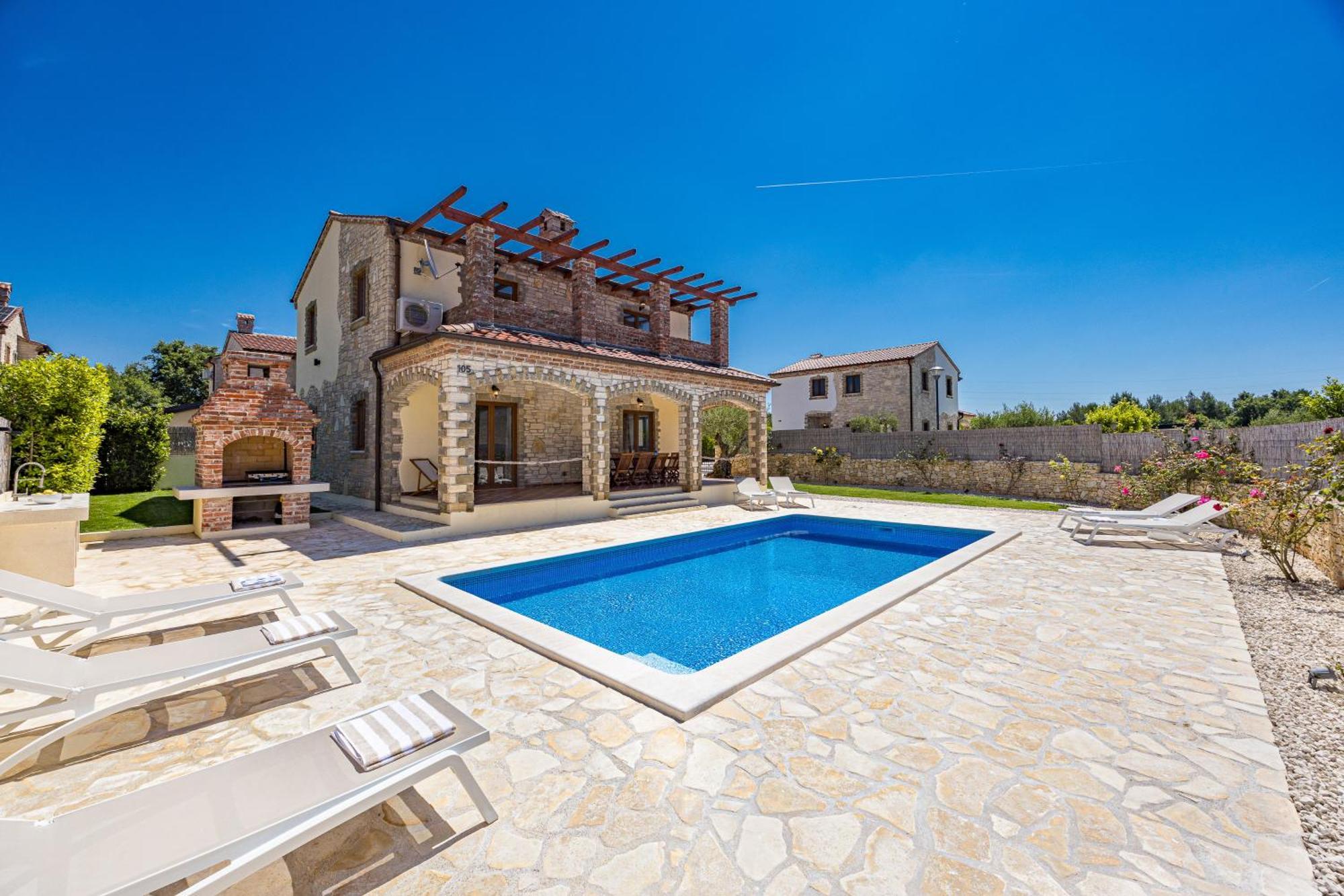 Villa Brioni With Pool By Rentistra Cabrunici Exterior photo