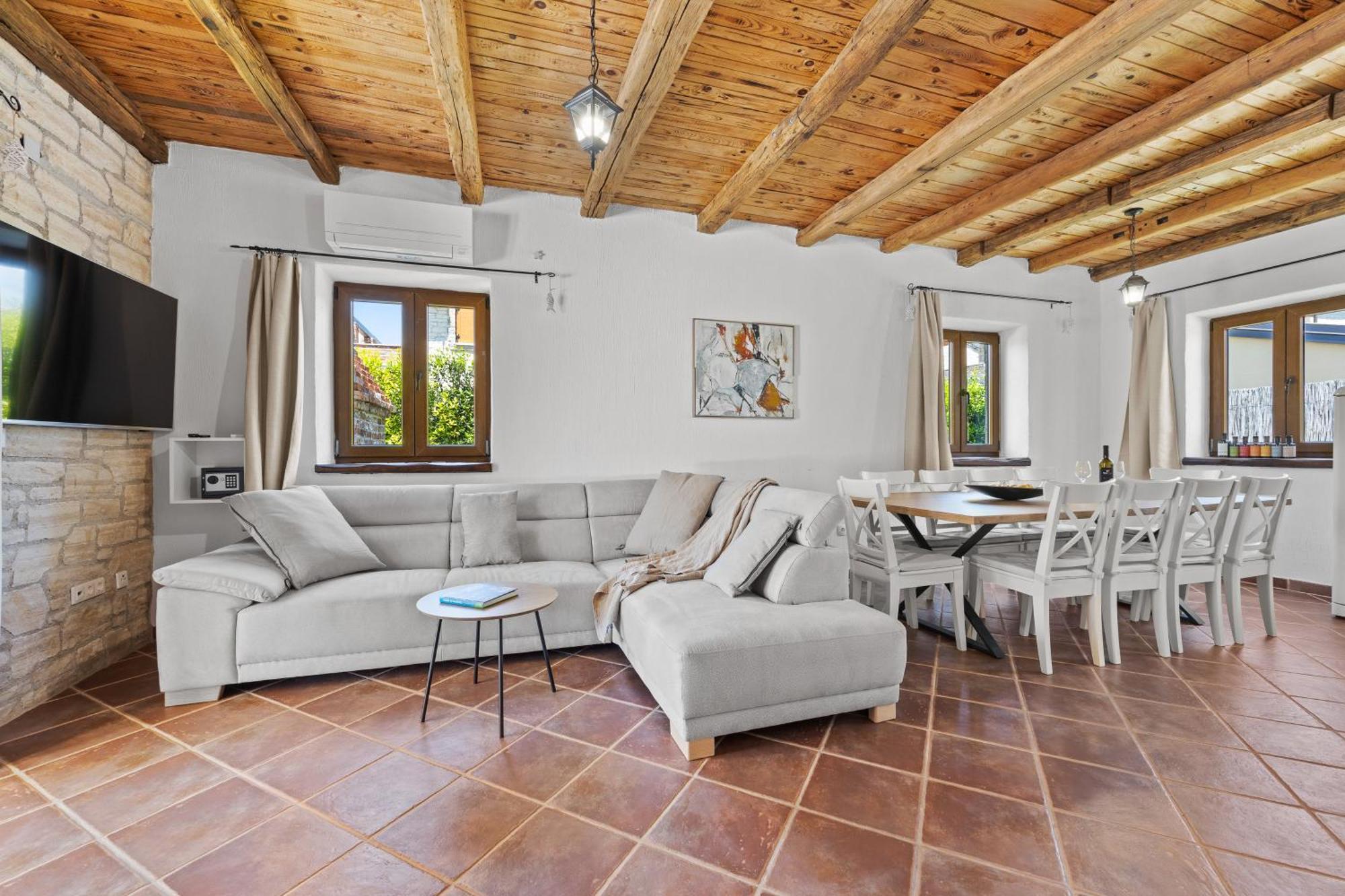 Villa Brioni With Pool By Rentistra Cabrunici Exterior photo